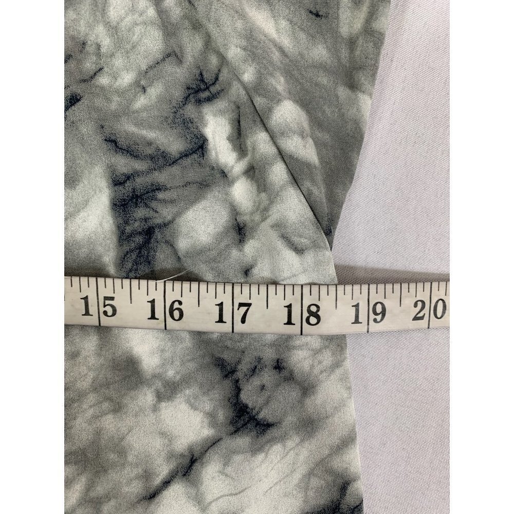 Astr Women’s Marble Print Sleeveless Top - Picture 5 of 6